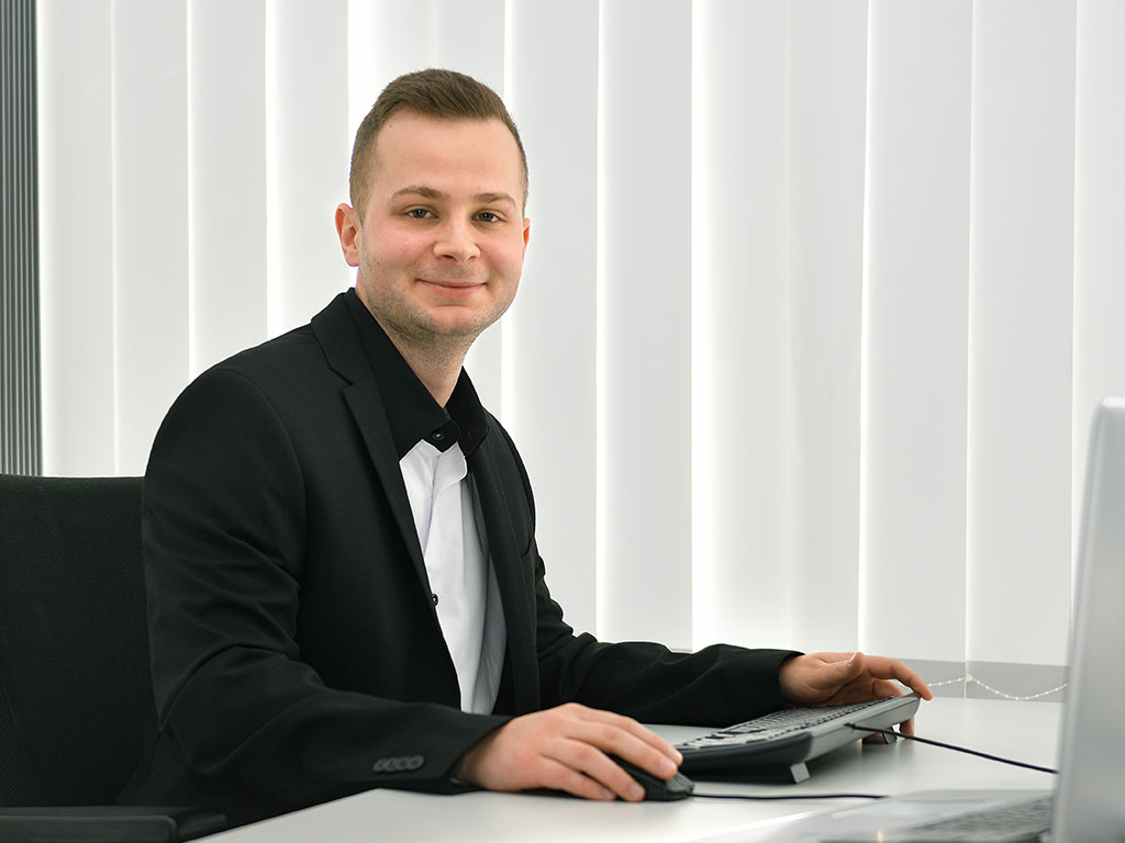 Niko Tomaschko, Technical Back-Office