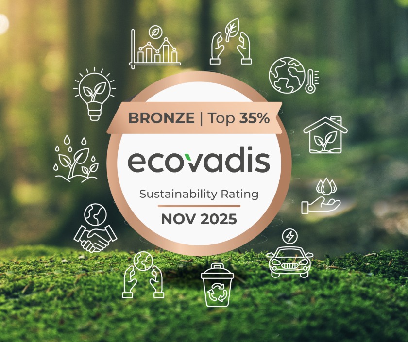 EcoVadis Bronze Medaille umgeben von Nachhaltigkeits-Icons vor Wald- und Wiesenhintergrund